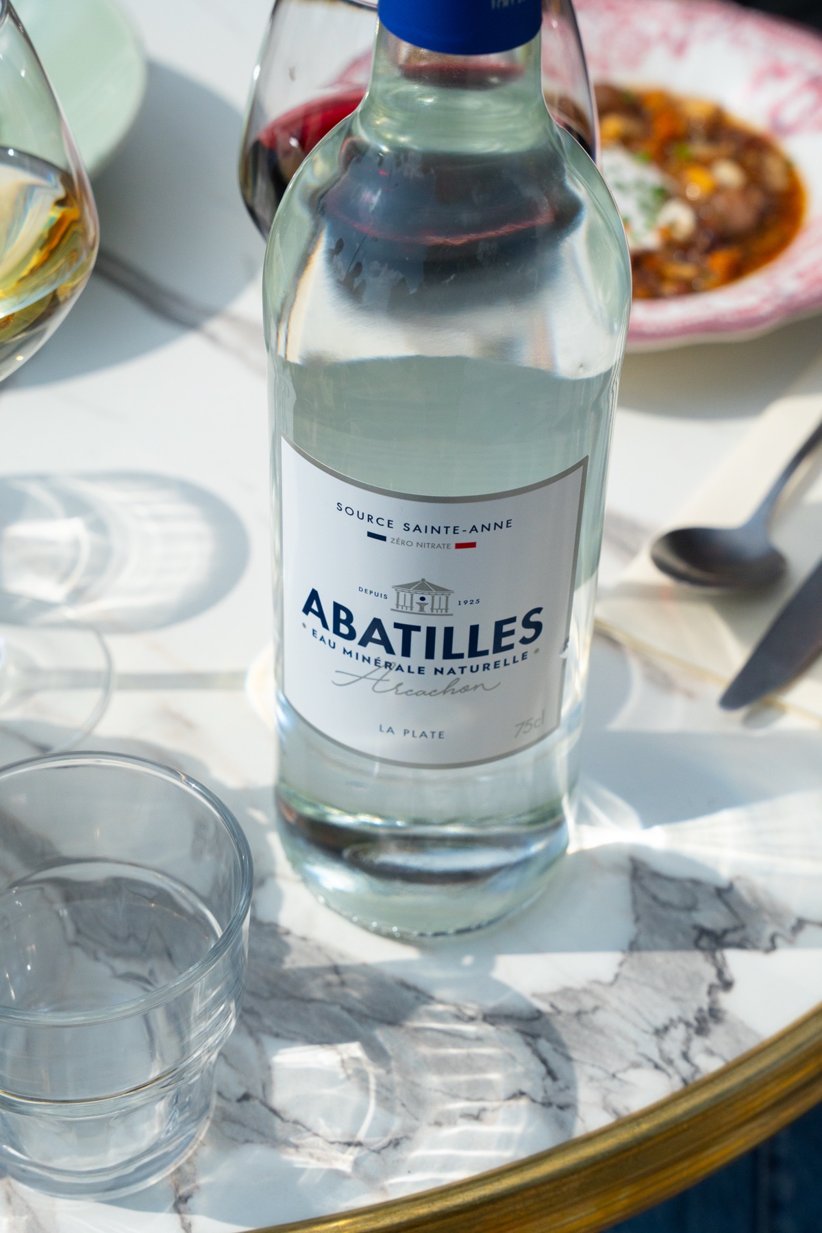 Eau Abatilles sur marbre